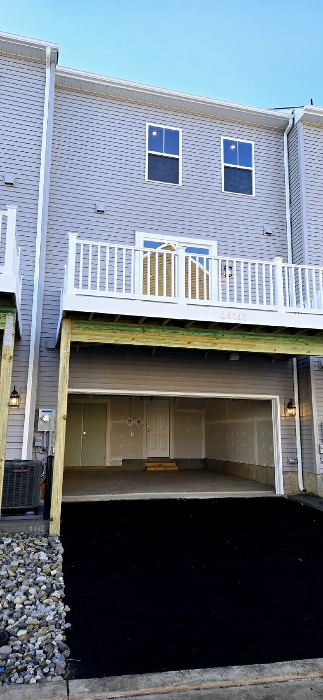 Building Photo - Welcome to this brand-new, never-before-li...