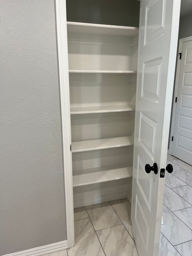 Building Photo - COX-NORTHRIDGE DRIVE TOWNHOMES