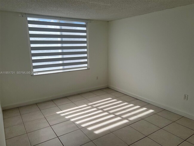 Building Photo - 13100 SW 92nd Ave