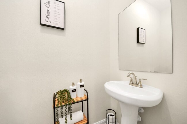 Building Photo - 14967 Eagle Feather Dr