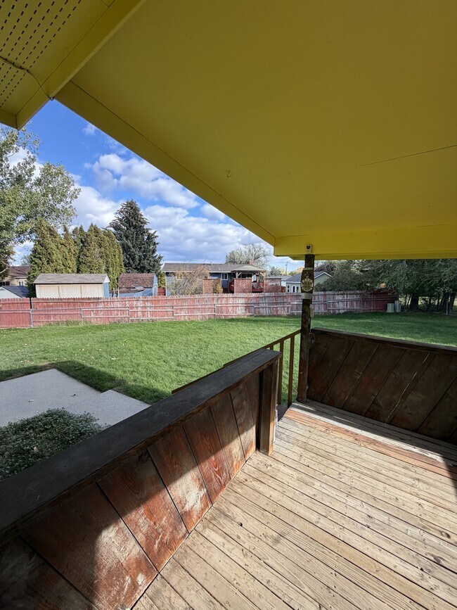 Building Photo - 181 Erickson Ct E