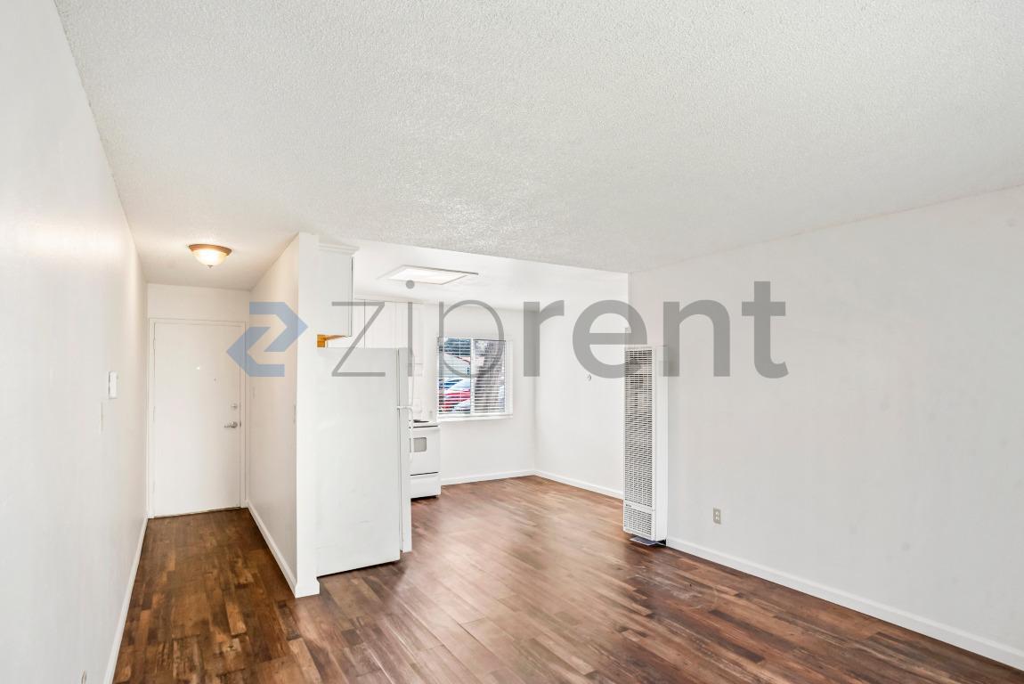 Building Photo - 3865 Almond Ave