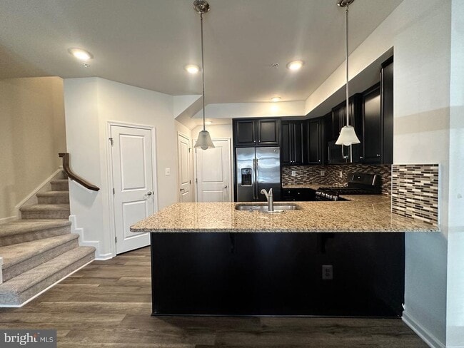 Building Photo - 13727 Endeavour Dr