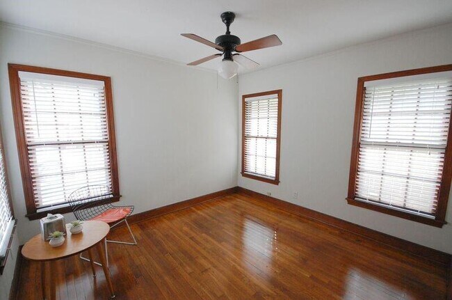 Building Photo - 407 E Annie St