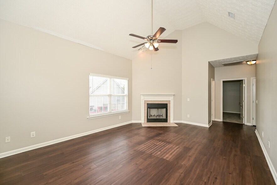Building Photo - 1903 Champlain Dr