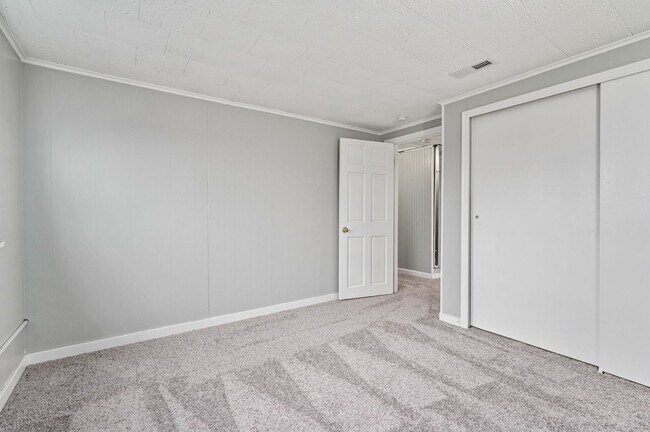 Building Photo - 230 N Balph Ave