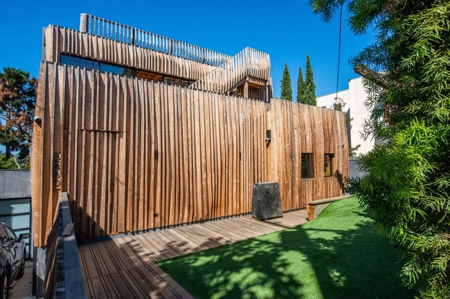 Building Photo - 2460 Beverley Ave