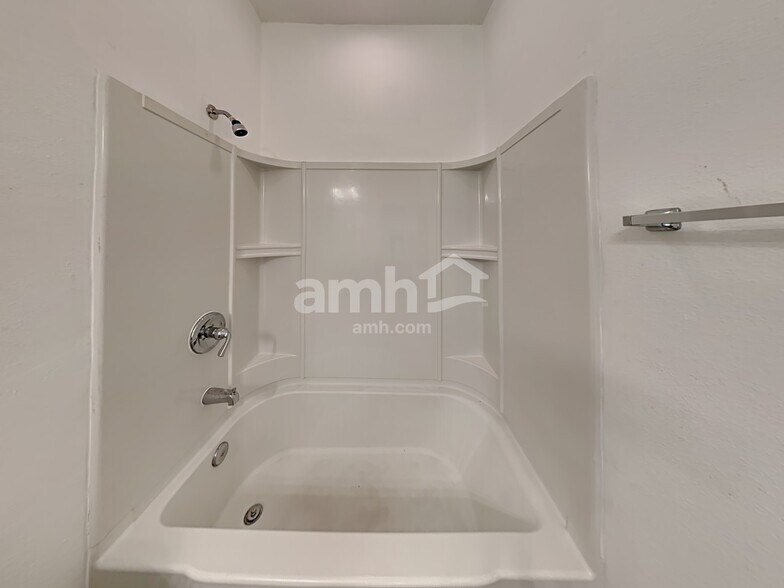 Building Photo - 4878 St James Ln