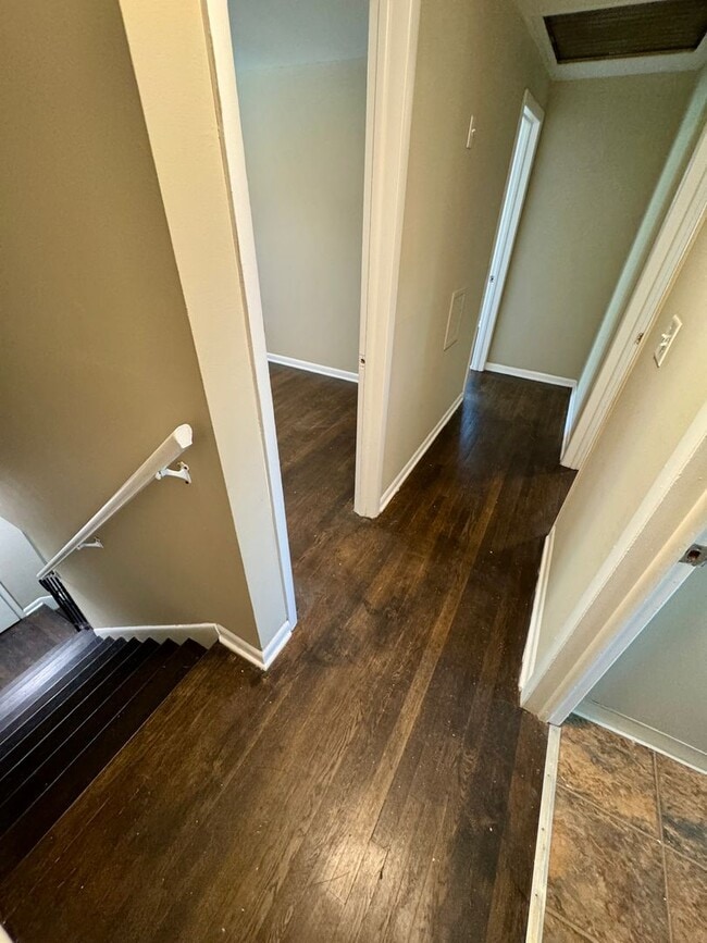 Building Photo - 3 Bedroom ~ Clintonville