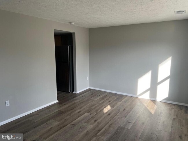 Building Photo - 132 Savannah Ct