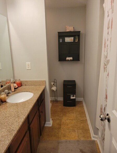 Building Photo - 540 Tufton Tr