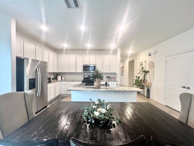 Building Photo - 31311 Horseshoe Meadow Bend Ln