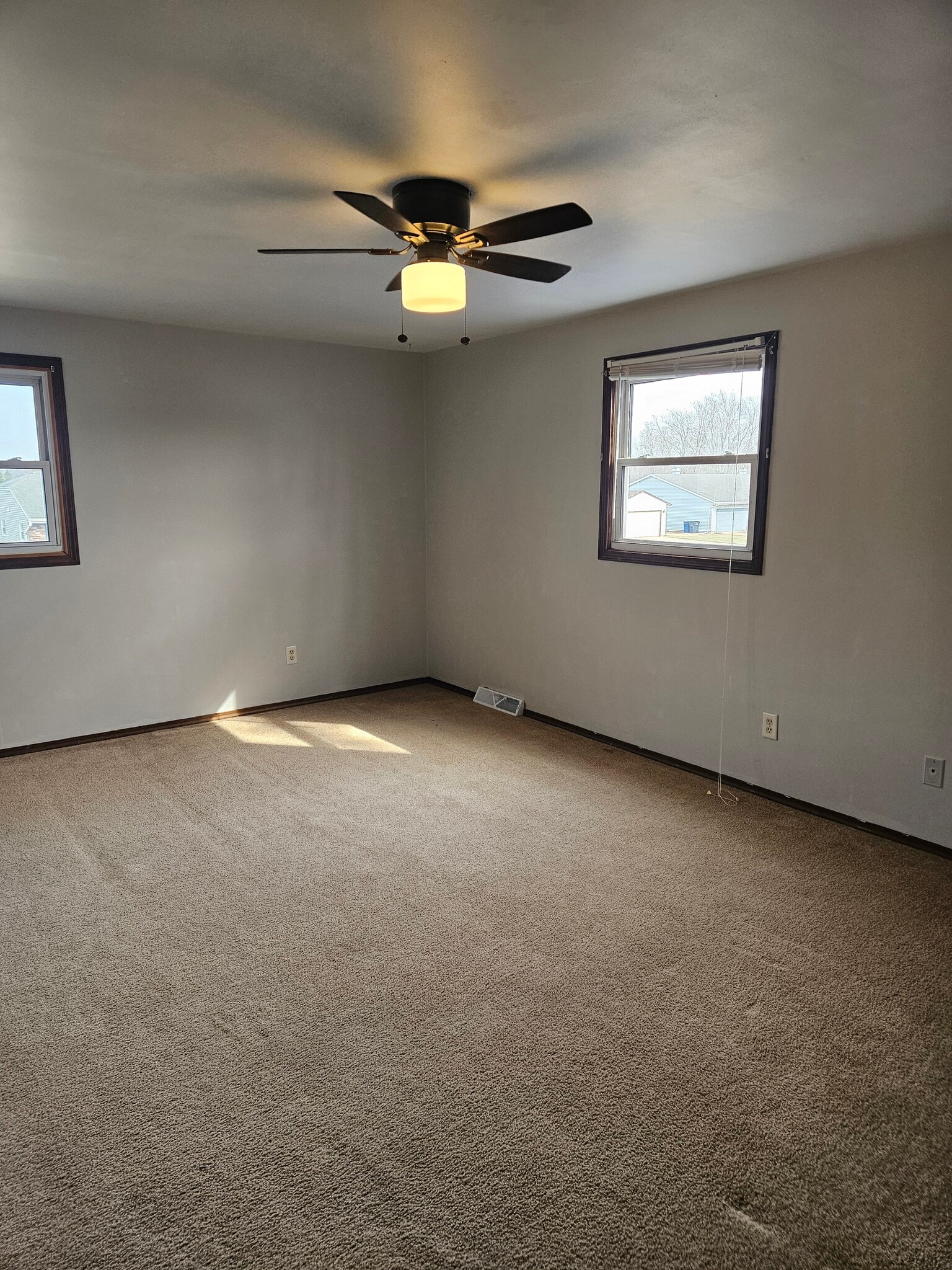 Building Photo - 3532 E River Dr