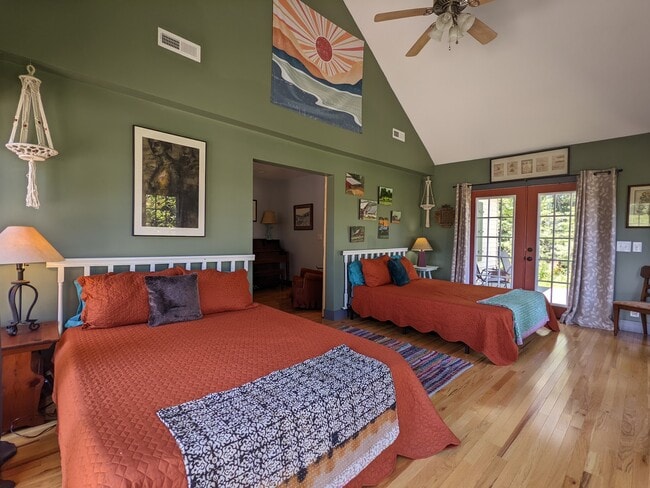 Building Photo - 140 Old Turnpike Rd