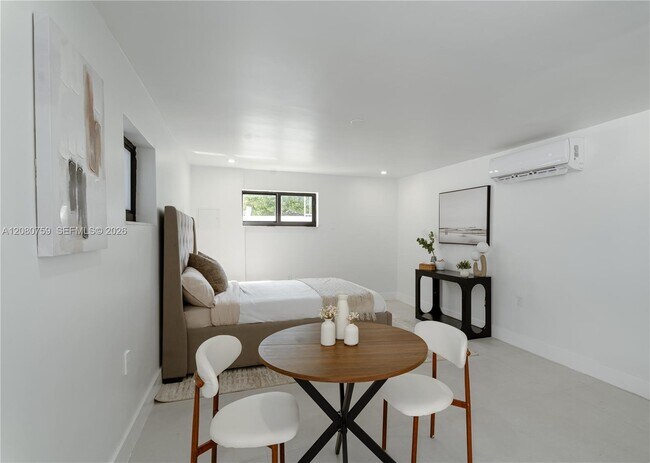 Building Photo - 1221 Biarritz Dr