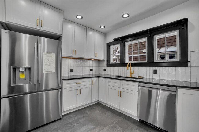 Building Photo - 4941 Montgomery Ave