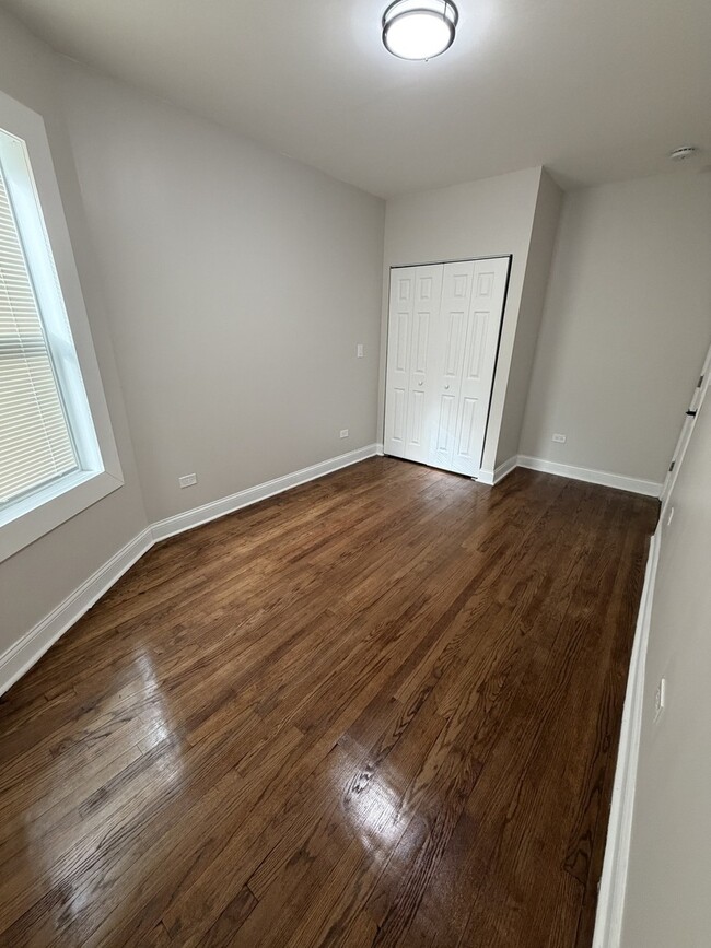 Building Photo - 1048 W Marquette Rd