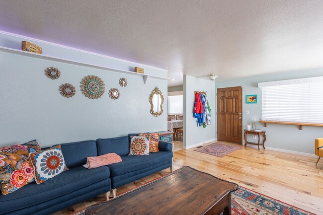 Building Photo - Central Single Family Home