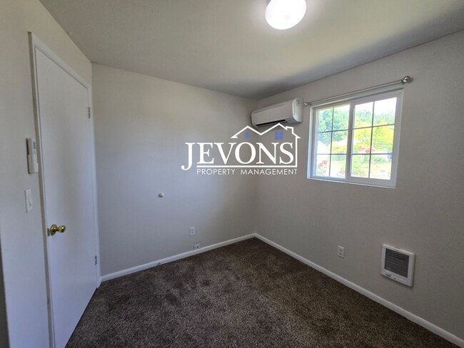 Building Photo - $500 Rent Credit | Spacious 4-bedroom home...