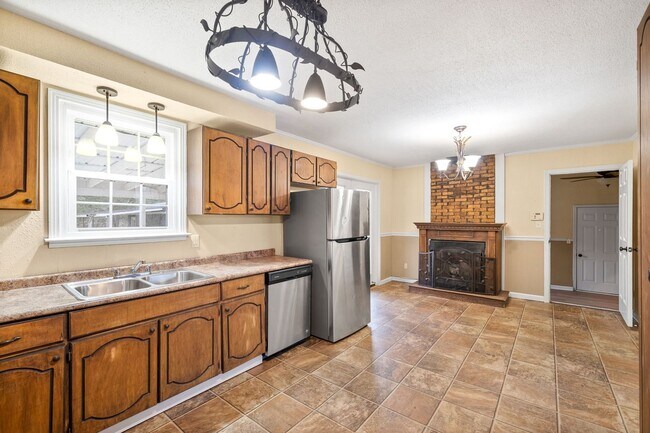 Building Photo - 3 Bedroom Pet Friendly Home For Rent!