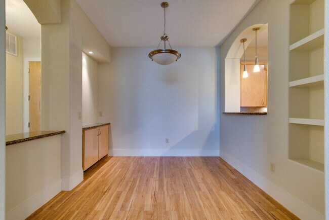 Building Photo - 2-Bed/2-Bath in Green Hills/Belmont/Vanderbilt