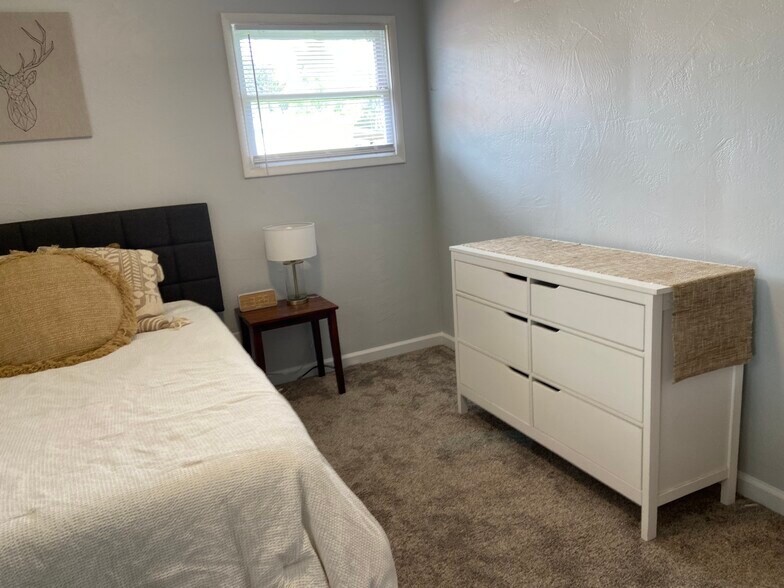 Building Photo - 227 Randolph Way