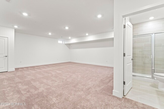 Building Photo - 306 Pilot St