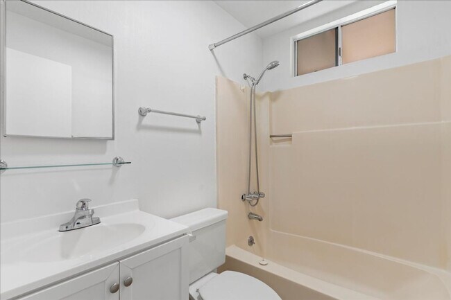 Building Photo - 515 Lower Kimo Dr