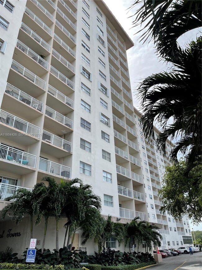 Building Photo - 400 Kings Point Dr