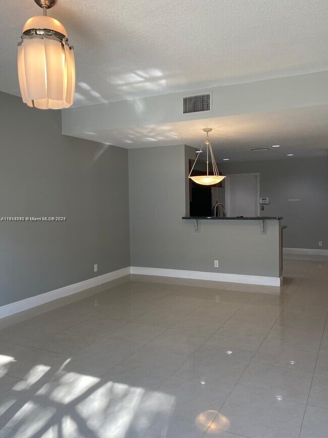 Building Photo - 1390 Veracruz Ln