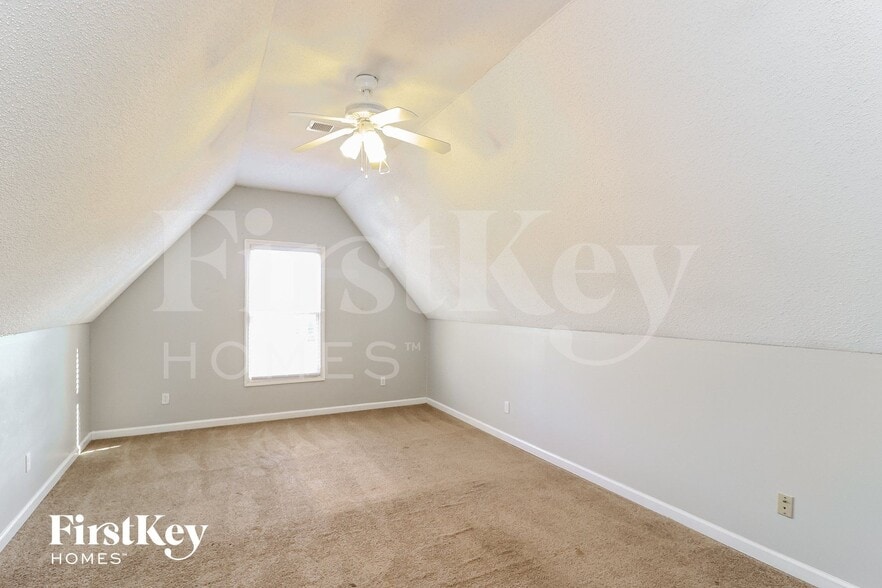 Building Photo - 1535 Far Dr