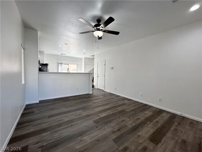 Building Photo - 897 Blushing Rose Pl