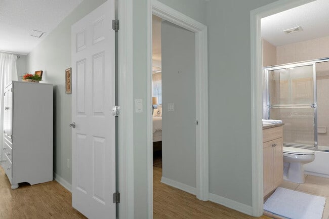 Building Photo - 4 Waterside St