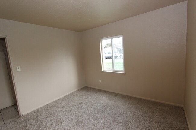Building Photo - 3 Bedroom 1 Bathroom Home in San Diego