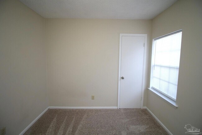 Building Photo - 3219 Fresno Ave