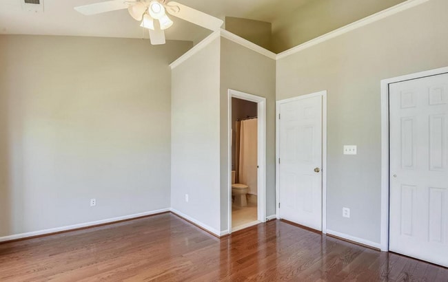 Building Photo - Stunning 2bd/2.5ba TH nestled within the prestigious Belmont Country Club!