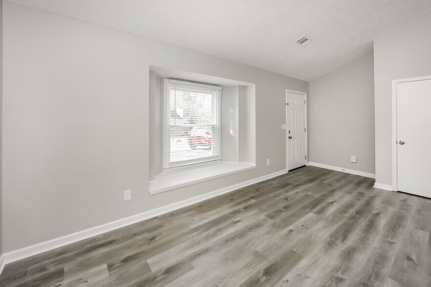 Building Photo - 2106 Winsburg Dr