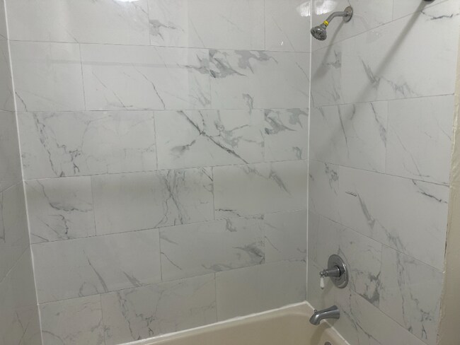 Building Photo - 895 Main St