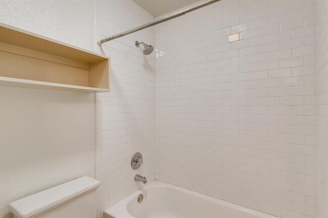 Building Photo - 4501 Kalama Dr