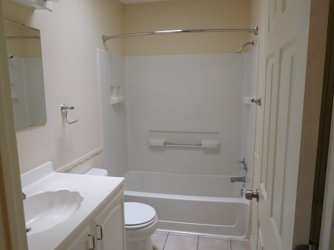 Building Photo - 7401 Branco Dr NE