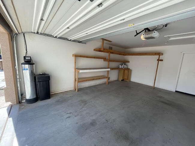 Building Photo - 39974 W Thornberry Ln