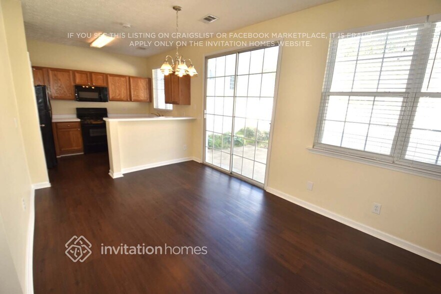 Building Photo - 202 W Oaks Pl