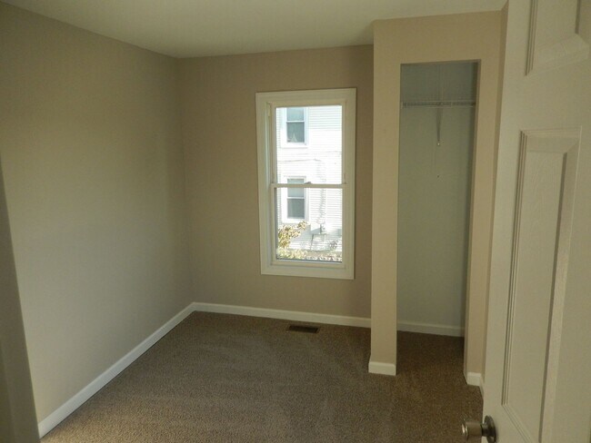 Building Photo - Newly Remodeled 3BR, 2BA, Single Family Home - SHOWING SOON!