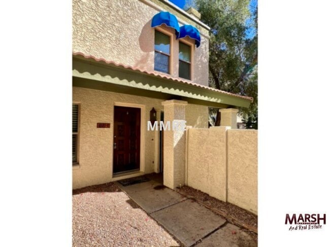 Primary Photo - Gorgeous 2 bedroom townhome with lots of u...