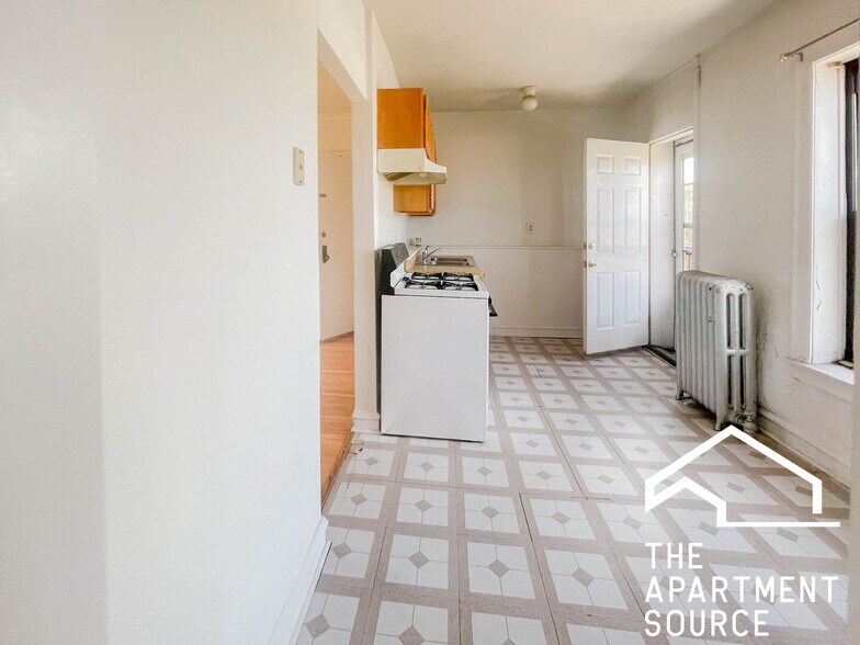 Building Photo - 5951 N Paulina St