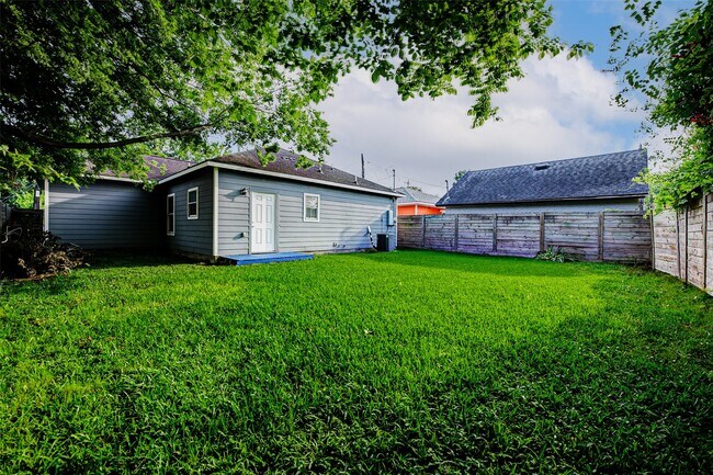 Building Photo - 7315 Palestine St