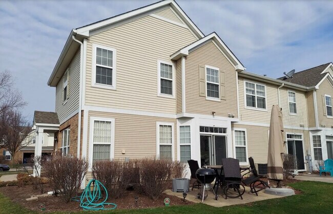 Building Photo - 1455 Millbrook Dr