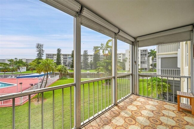 Building Photo - 2859 Leonard Dr