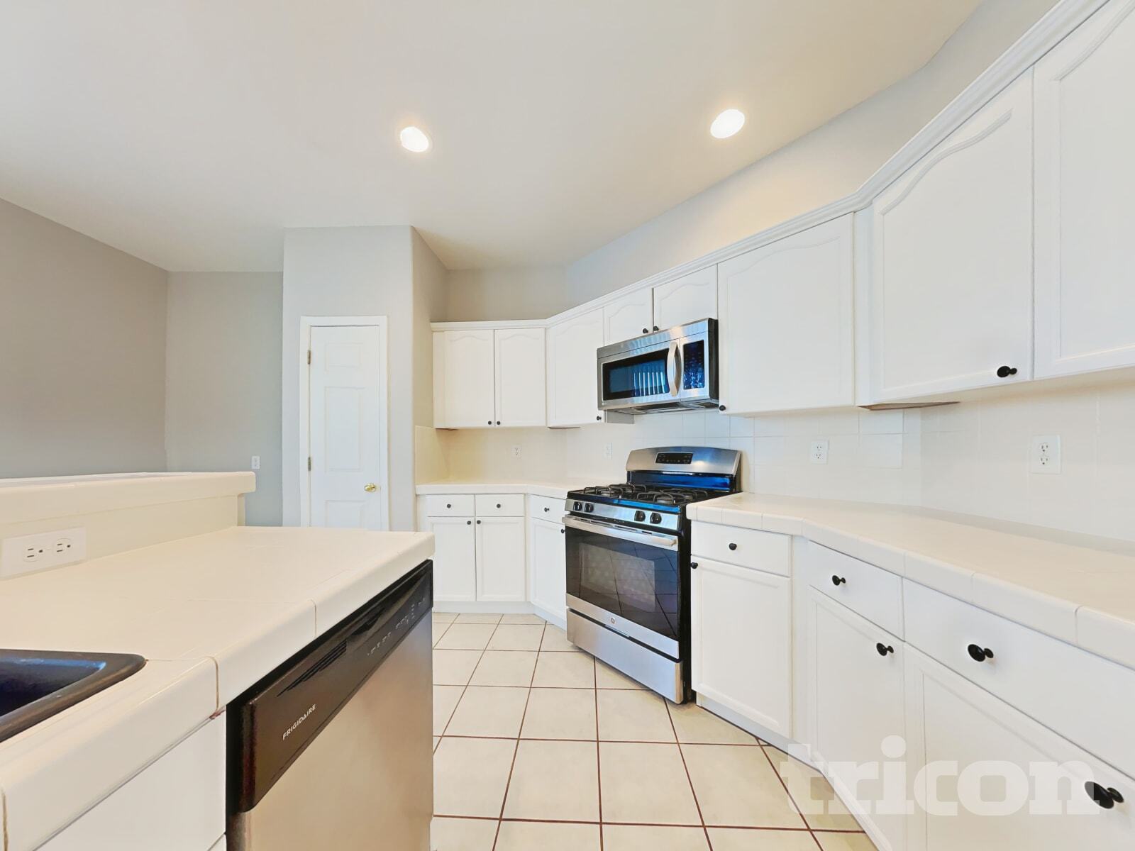 Building Photo - 9570 Long River Dr