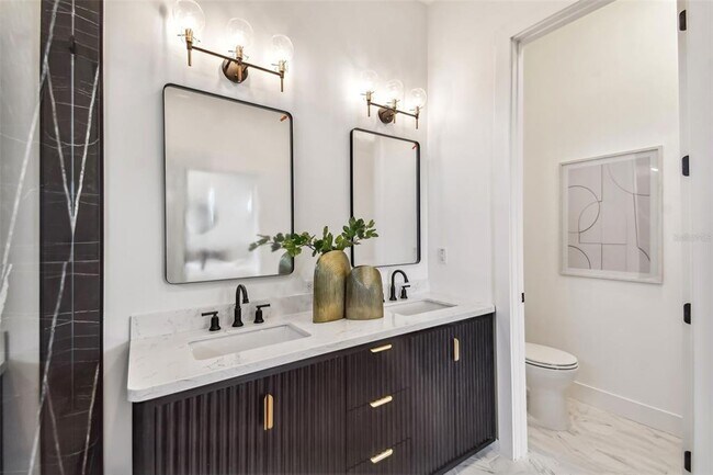 Building Photo - 4717 W Oklahoma Ave